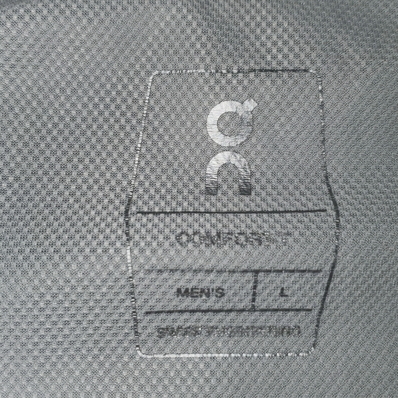 NWOT On Running "Run On Clouds" SOB Trail Performance Super Soft Short Sleeve - Picture 2 of 7